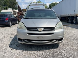2004 Toyota Sienna LE - Exterior Front Center Image